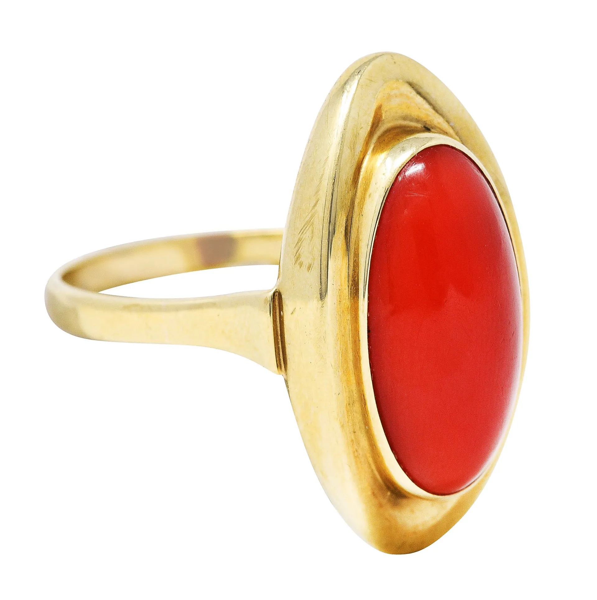 Retro Coral Cabochon 8 Karat Yellow Gold Gemstone Ring