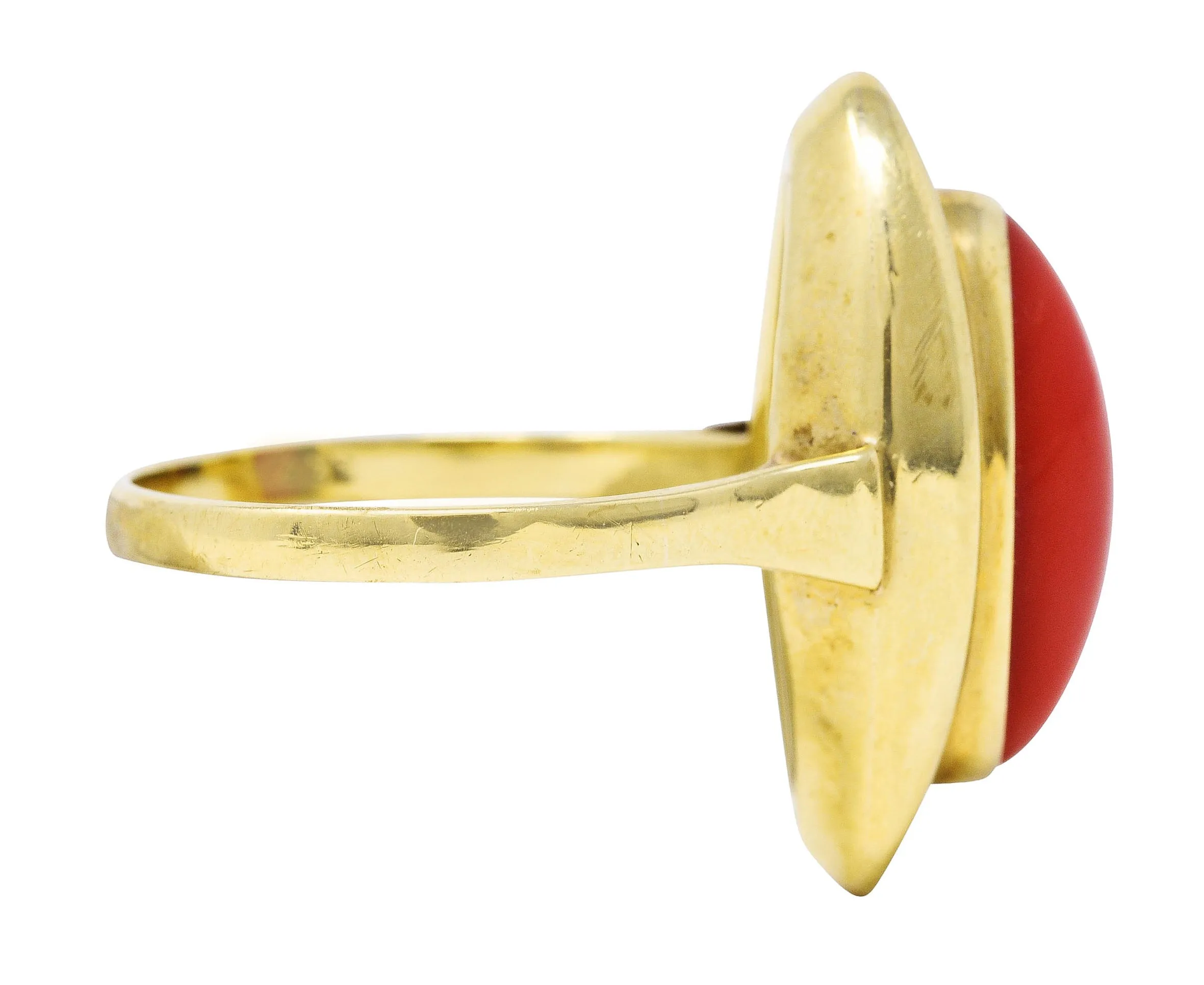 Retro Coral Cabochon 8 Karat Yellow Gold Gemstone Ring