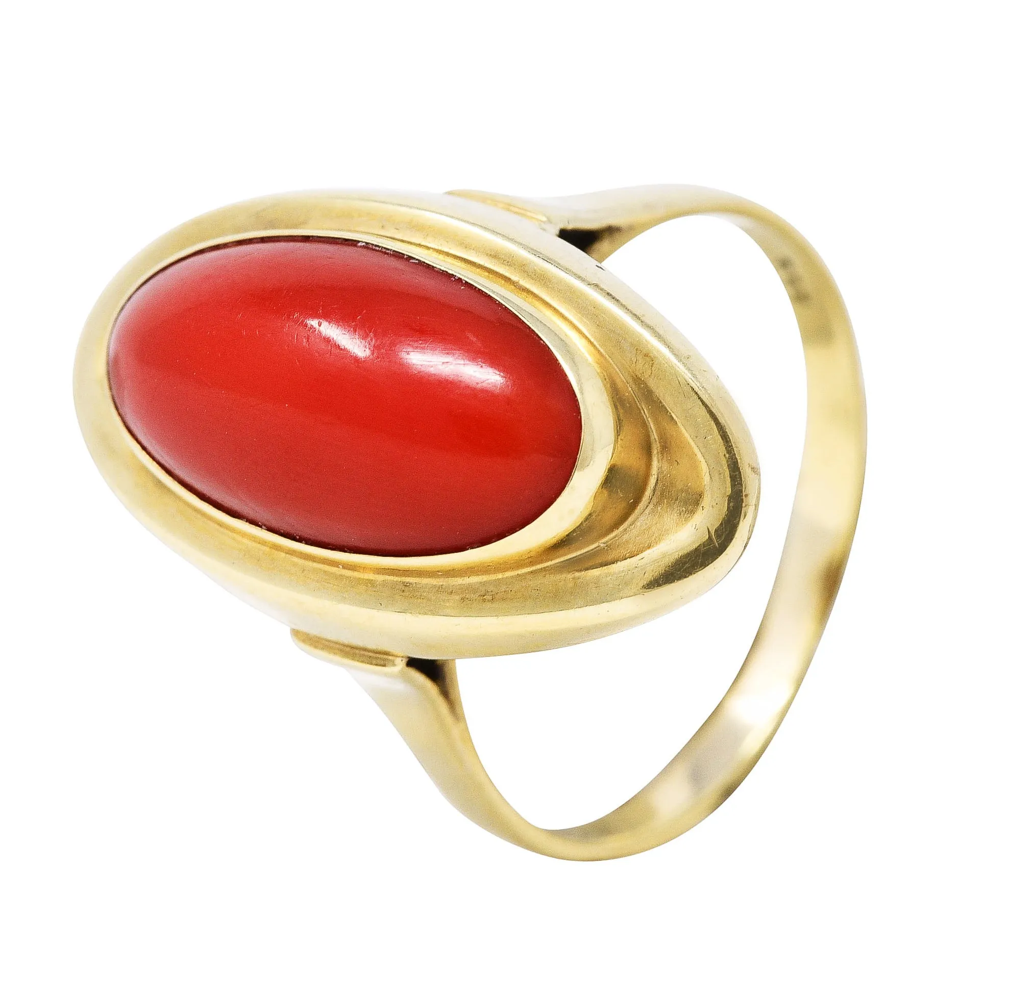 Retro Coral Cabochon 8 Karat Yellow Gold Gemstone Ring